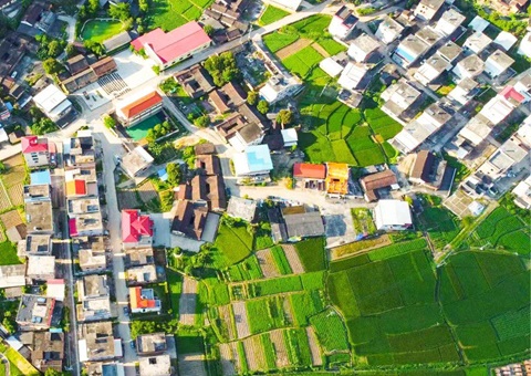 福建省发展“村落驰名行动” <br>自执行以来至上月底，全省共定名、改名地名4900余个，采集上图村落地名信息近14万条