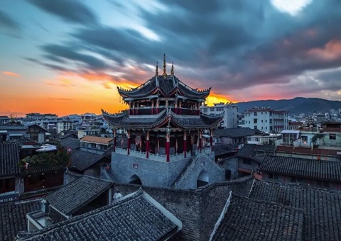 四川汗青文化；ご   规划“一核、四廊、五区、多点”格局